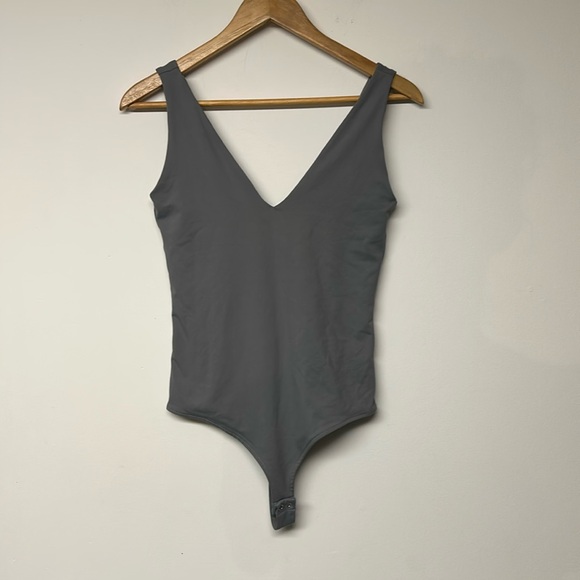 ReoRia Plunge Deep V Neck Sleeveless Bodysuit - Picture 2 of 5